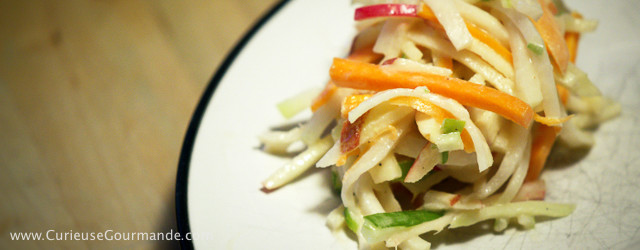 Salade de chou-rave, pommes et tahini (beurre de sésame) | www.CurieuseGourmande.com
